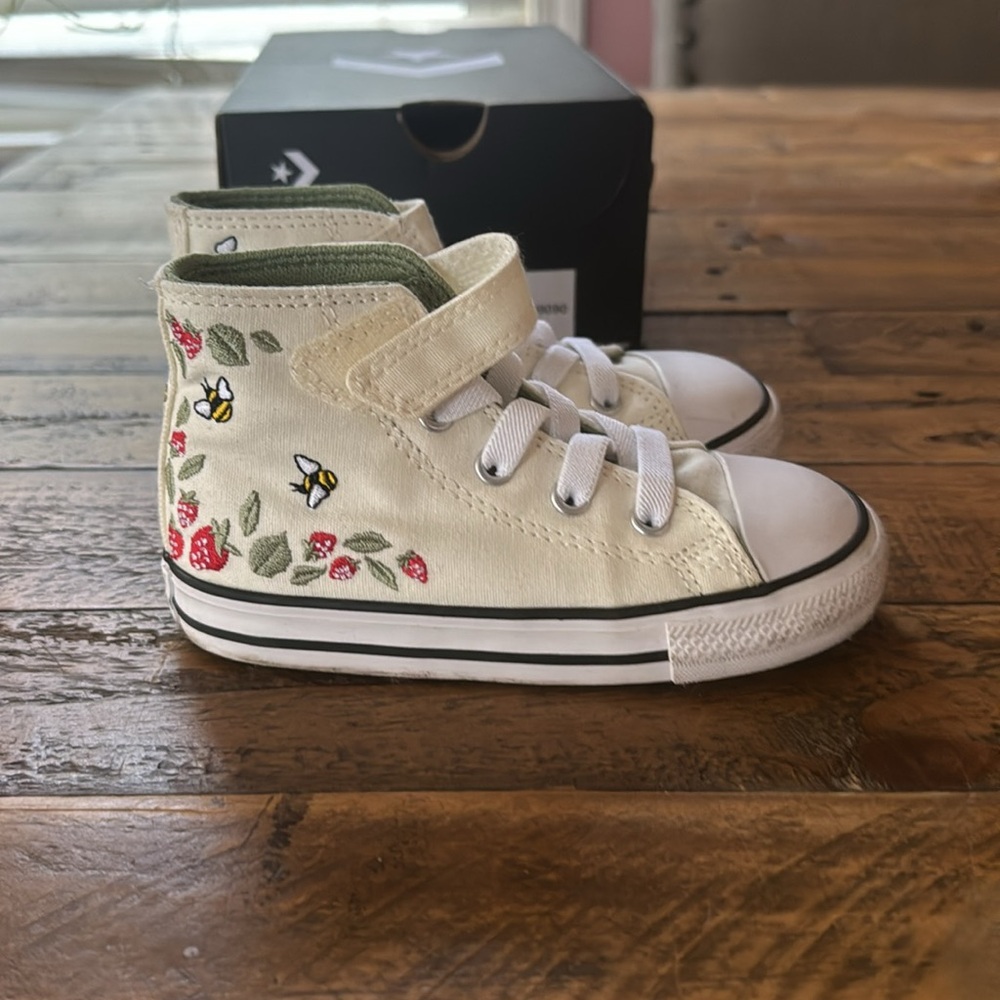 Girls high top embroidered converse with bugs and strawberries size 8 - Picture 5 of 7